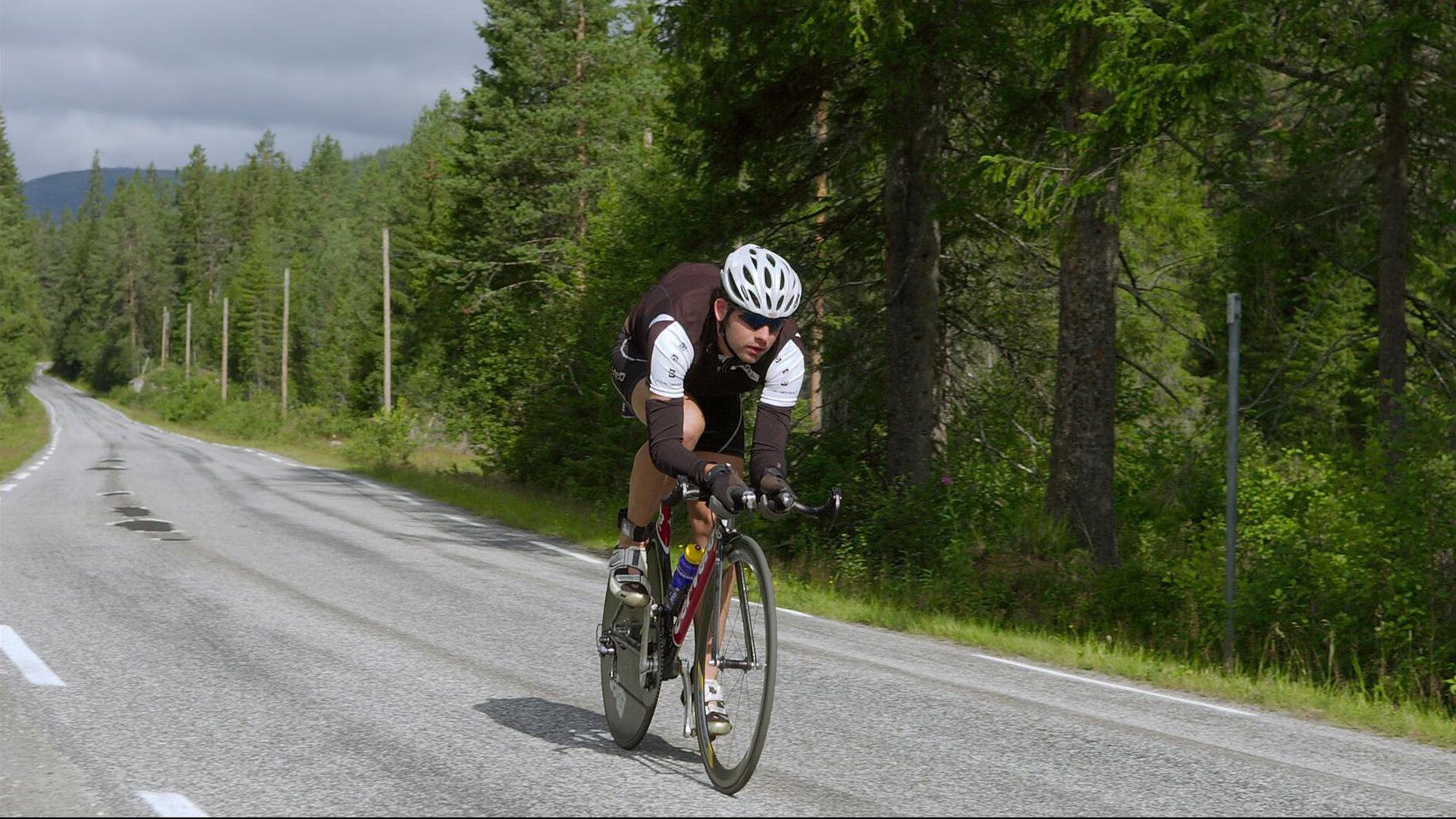 _冰雪奇幻漂移赛：冬季运动新宠_，冰雪漂流